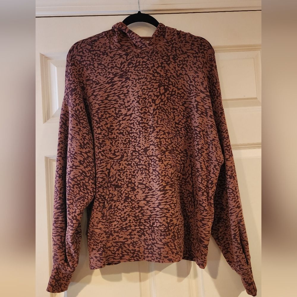 Athleta stretchy leopard print pull over hoodie M